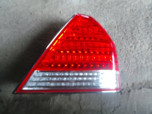 에쿠스 후미등(테일램프, 콤비램프) LED 후기형-조수석(924023B500) 04-08 D급(파손품) ※기타부품용자동차중고부품